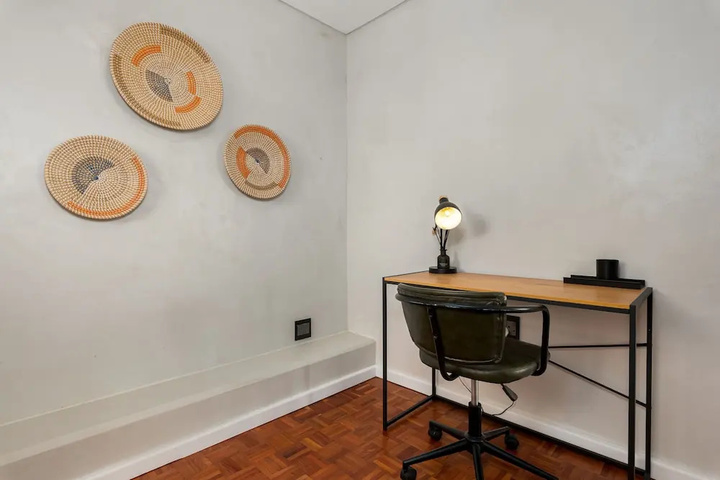 Room 5 of 10