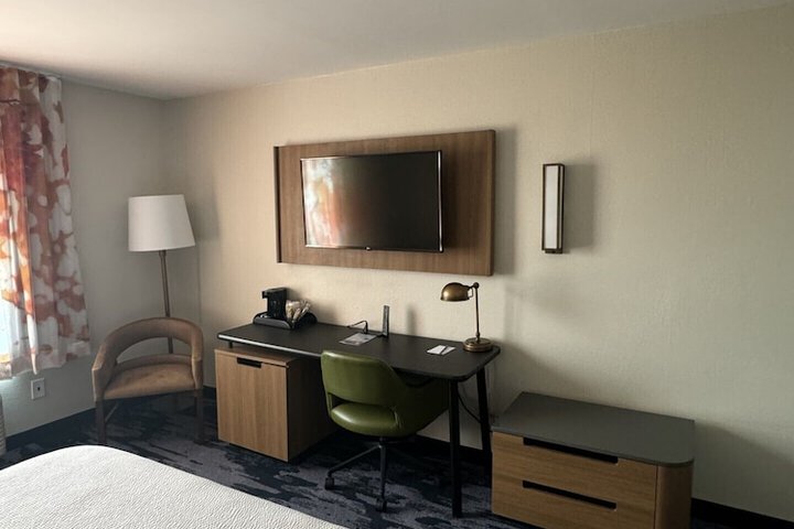 Room 4 of 20