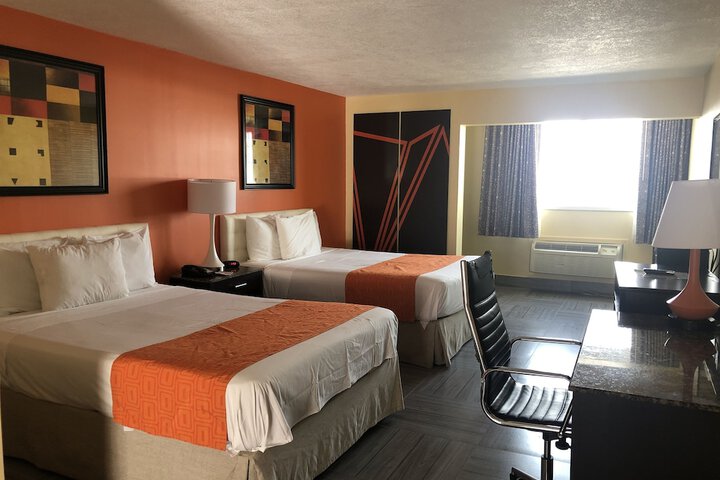 1 Queen Bed (4 of 18)