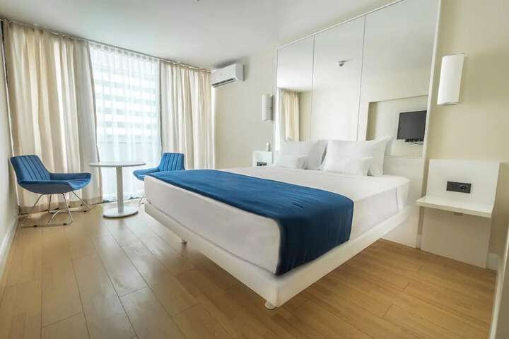 Room 4 of 31