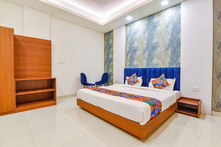 Room 10 of 33