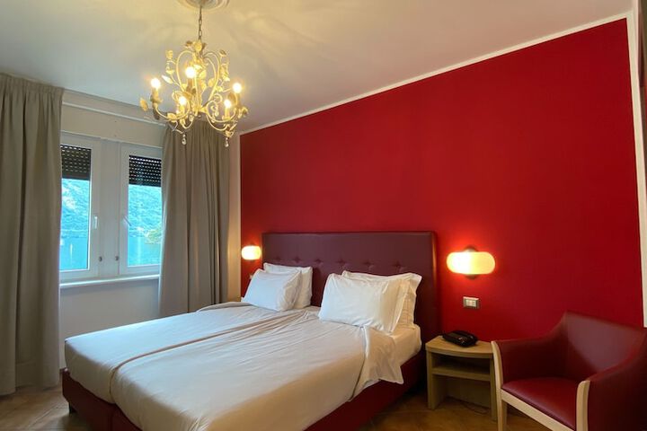 Room 6 of 26