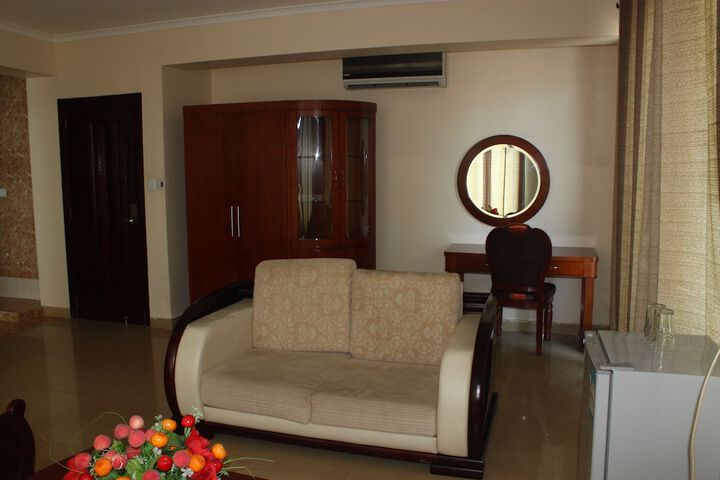Room 14 of 33