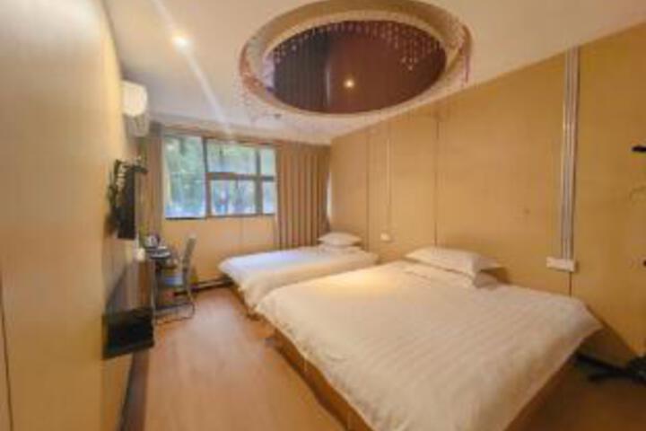 Room 21 of 21