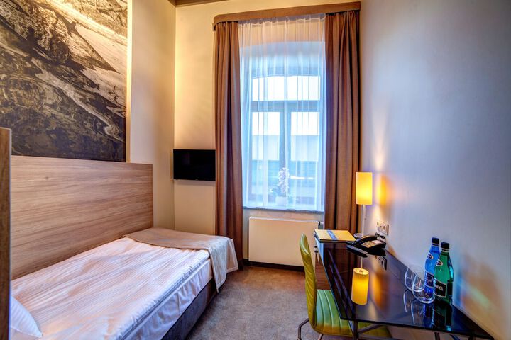 Room 12 of 64