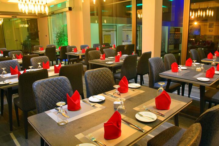 Dining 54 of 73