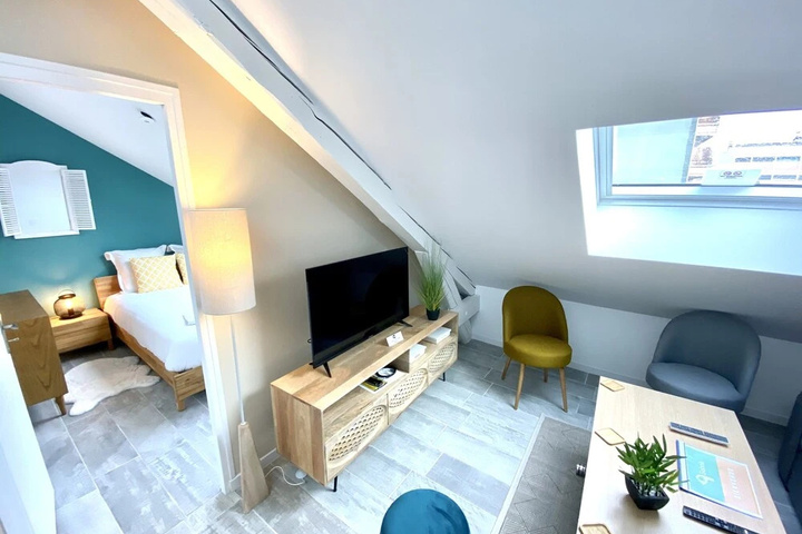 Room 3 of 12