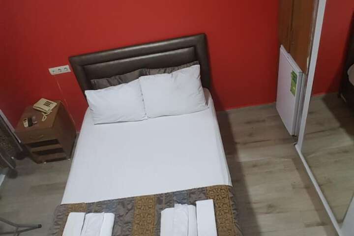 Room 12 of 32