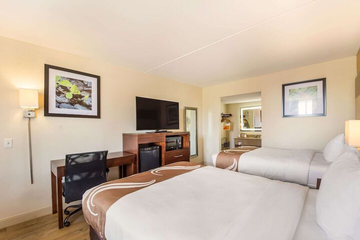 2 Double Beds (2 of 3)