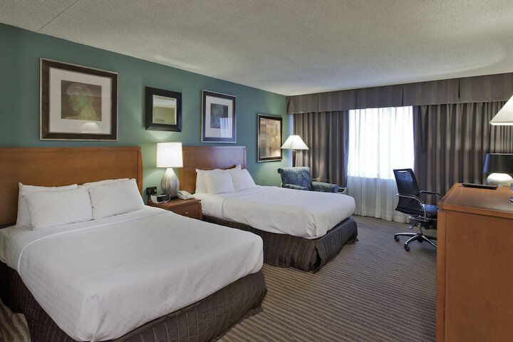 1 King Bed (3 of 8)