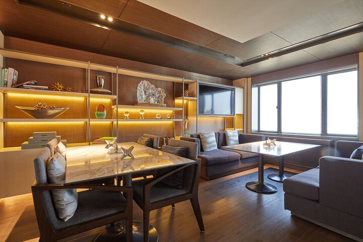 Lounge 80 of 85