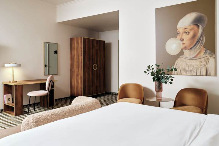 Room 43 of 96