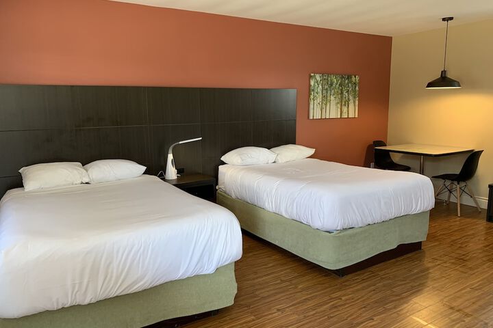 Room 4 of 8