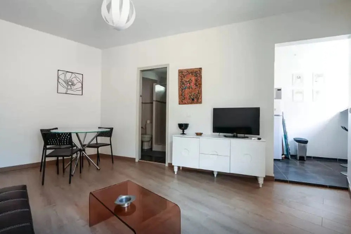 Room 6 of 15