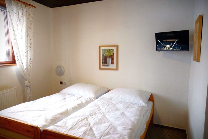 Room 4 of 11