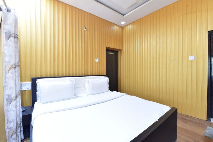 Room 6 of 17