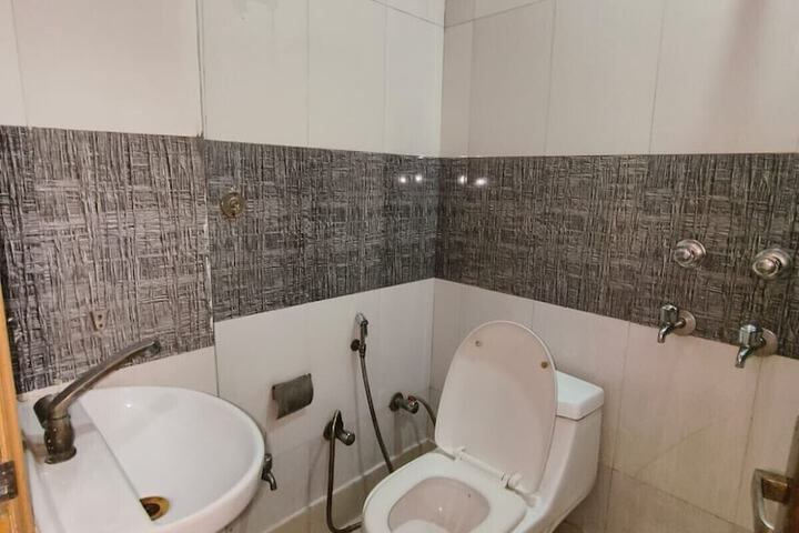 Room 12 of 14