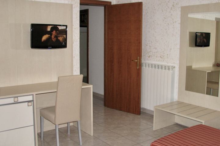 Room 13 of 46