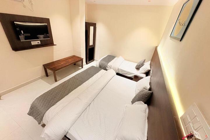 The Classic 12 Hotel