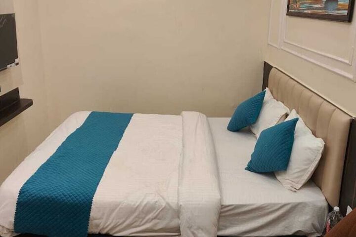 Room 6 of 19