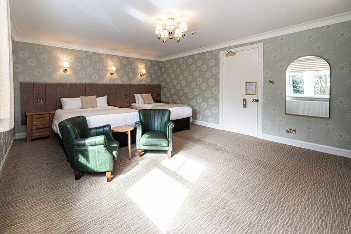 Room 32 of 174
