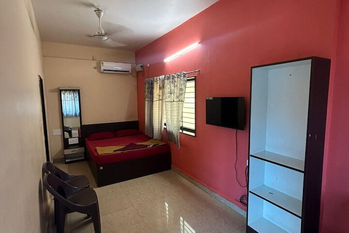 Room 4 of 27