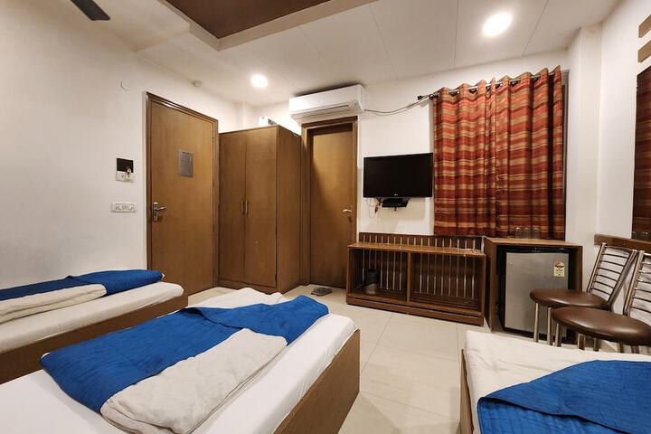 Room 13 of 48