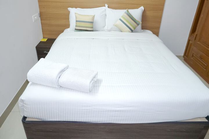 Room 6 of 33