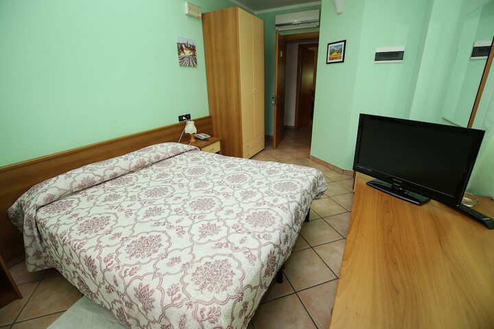 Room 7 of 52