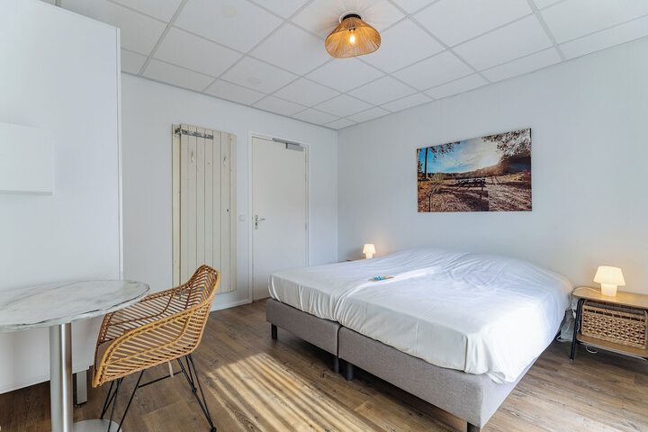 Room 52 of 144