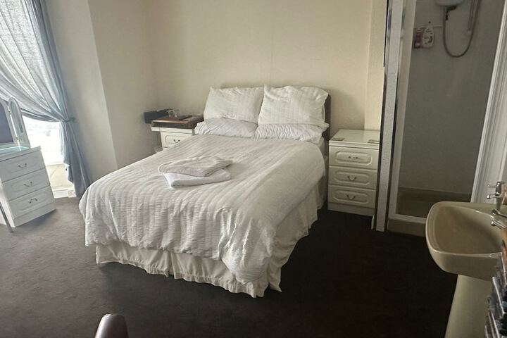 Room 18 of 32