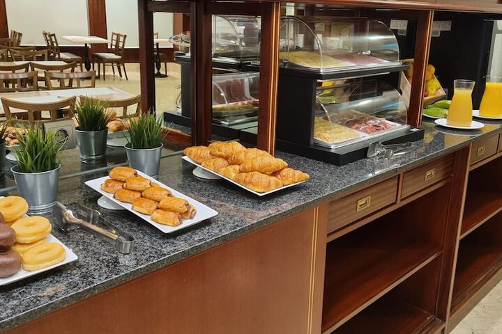 Breakfast/Coffee Service 17 of 30