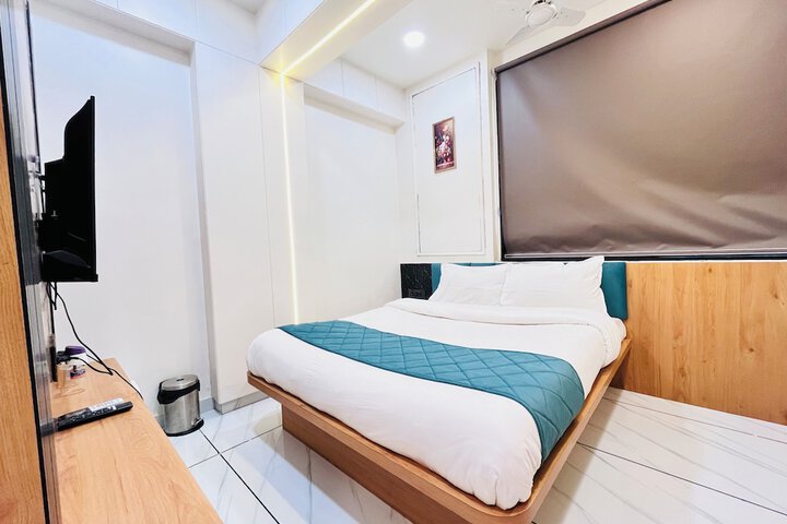 Room 11 of 27