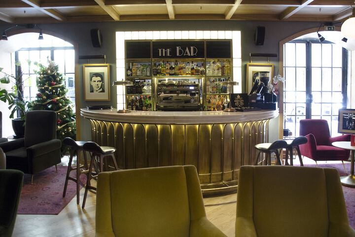 Lounge 121 of 143