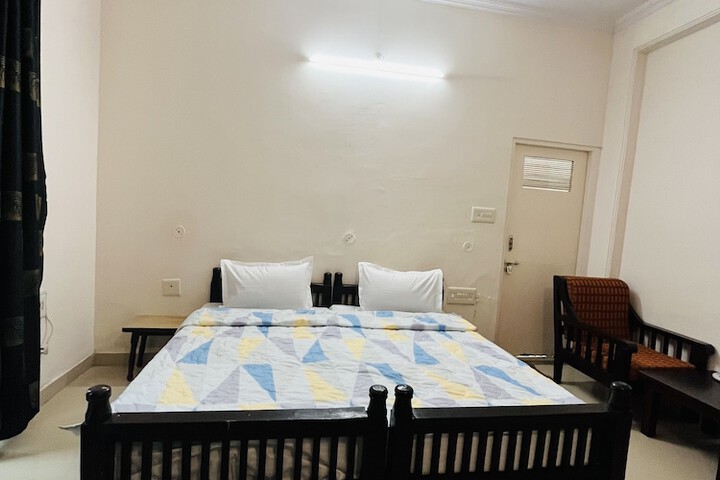Room 11 of 26