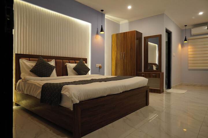 Room 5 of 25