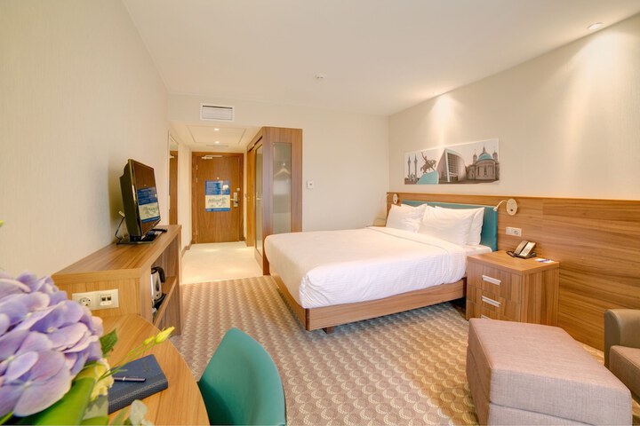 Room 10 of 37