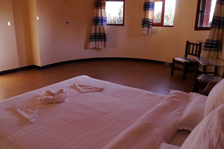 Room 6 of 28