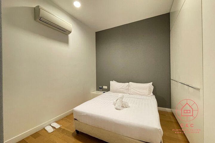 Room 10 of 93
