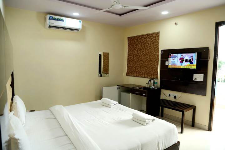 Room 4 of 34