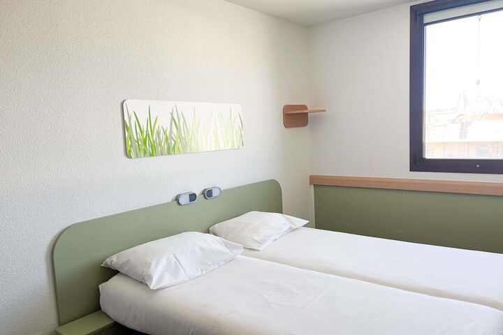 Room 12 of 40