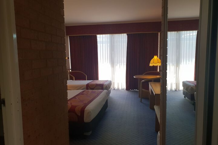 Room 4 of 31