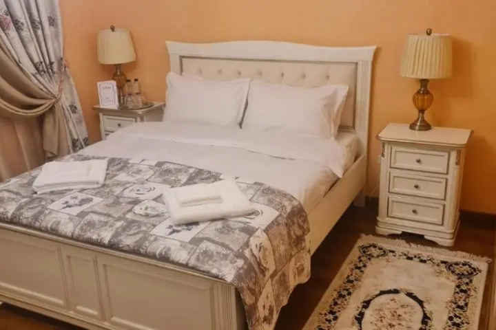 Room 6 of 9