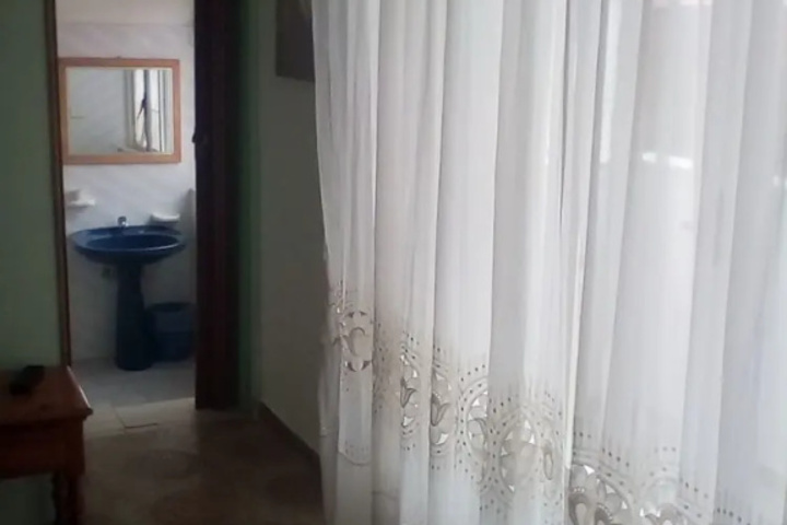 Room 17 of 27
