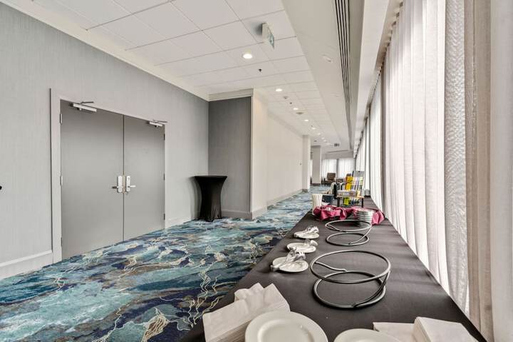 Ballroom/Hall 84 of 134