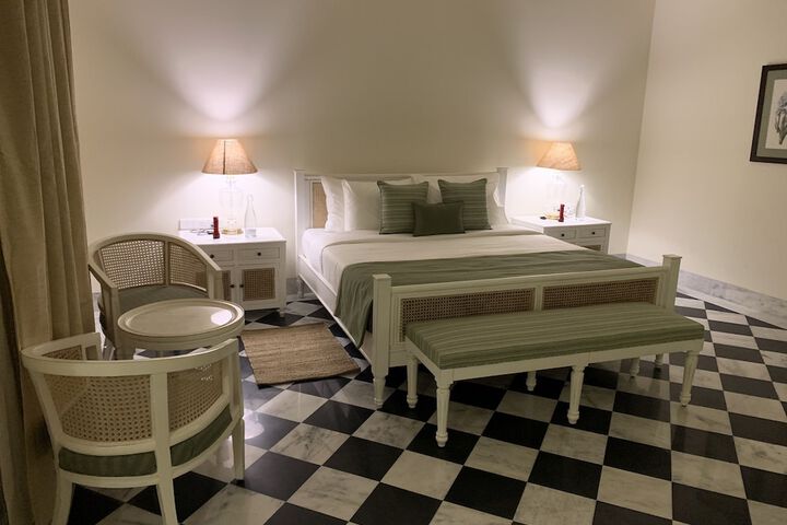 Room 2 of 46