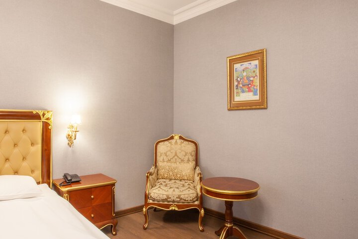 Room 10 of 113