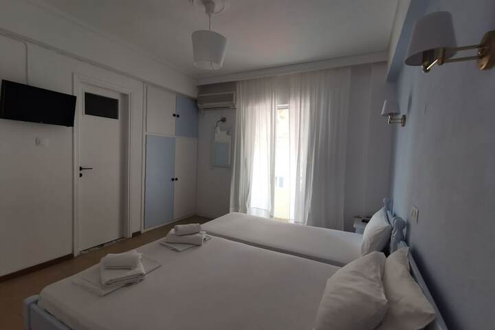 Room 14 of 34