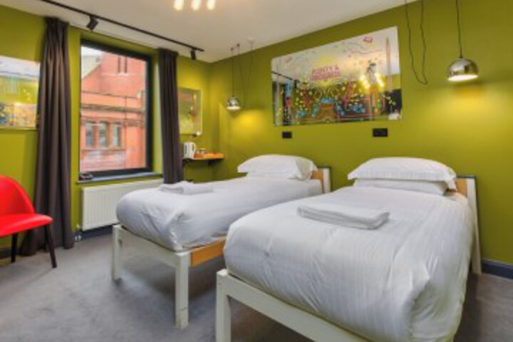 Room 52 of 109