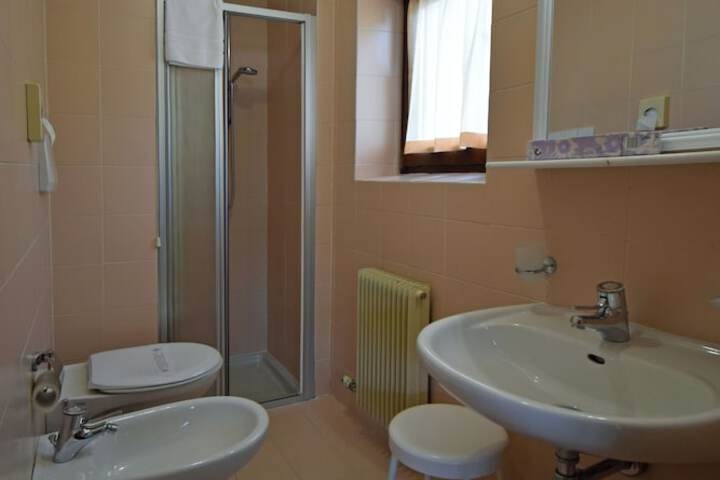 Room 3 of 53